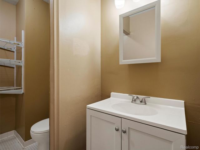 32050 Grand River Avenue 58, Farmington, MI 48336