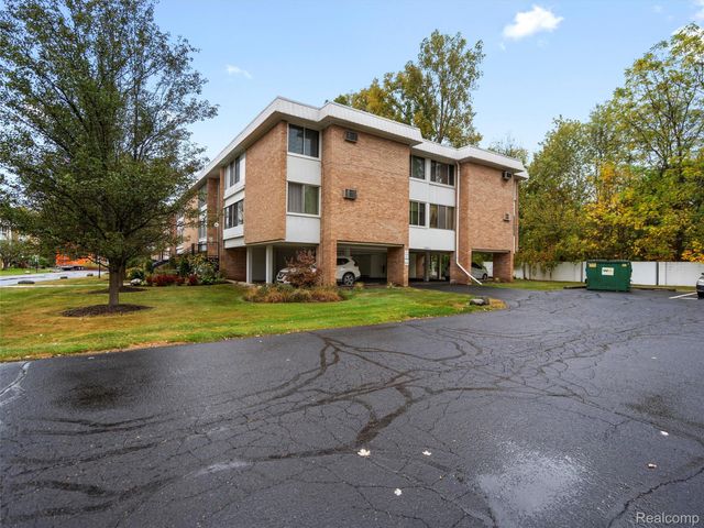 32050 Grand River Avenue 58, Farmington, MI 48336