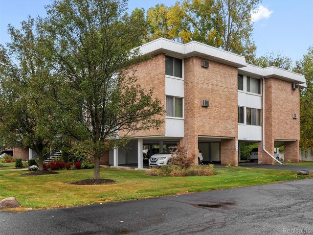 32050 Grand River Avenue 58, Farmington, MI 48336