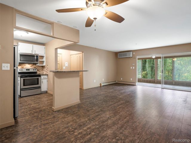 32050 Grand River Avenue 58, Farmington, MI 48336