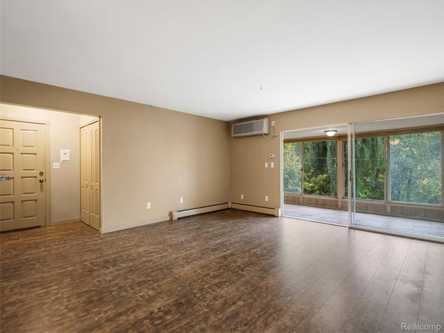 32050 Grand River Avenue 58, Farmington, MI 48336