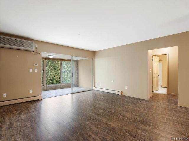 32050 Grand River Avenue 58, Farmington, MI 48336