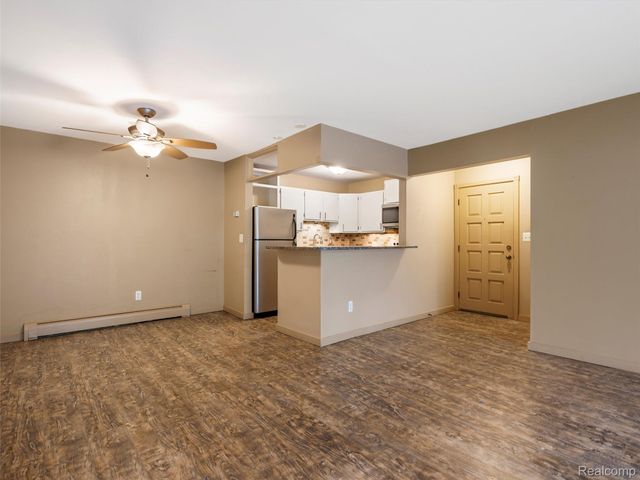 32050 Grand River Avenue 58, Farmington, MI 48336