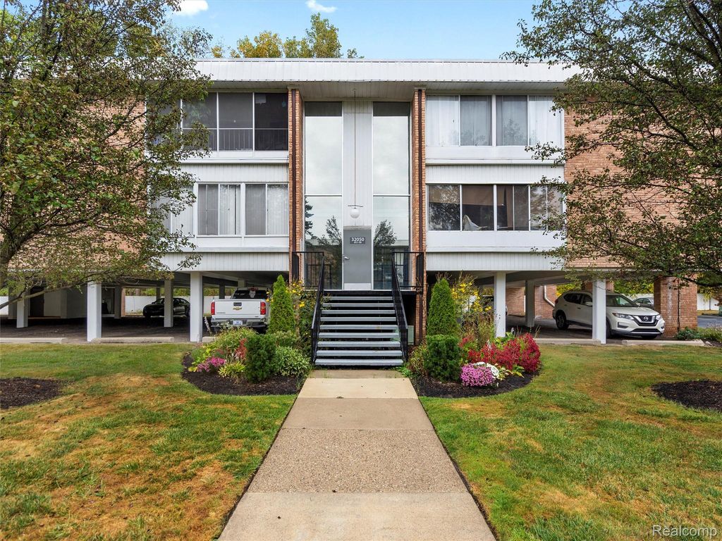32050 Grand River Avenue 58, Farmington, MI 48336