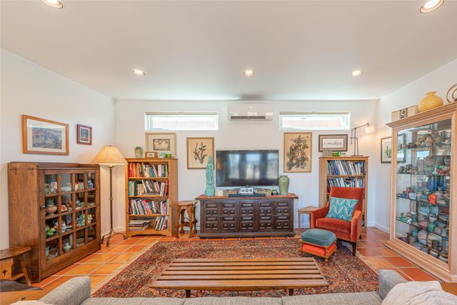 2209 Paseo De Los Chamisos, Santa Fe, NM 87505