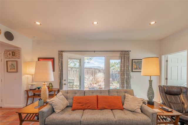 2209 Paseo De Los Chamisos, Santa Fe, NM 87505