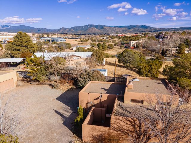 2209 Paseo De Los Chamisos, Santa Fe, NM 87505