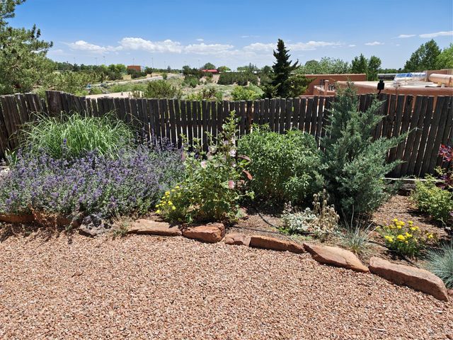 2209 Paseo De Los Chamisos, Santa Fe, NM 87505