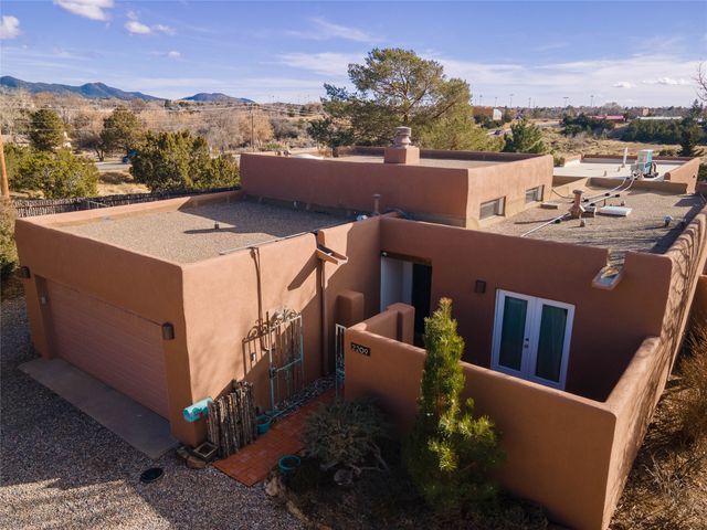 2209 Paseo De Los Chamisos, Santa Fe, NM 87505