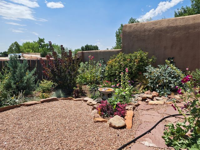 2209 Paseo De Los Chamisos, Santa Fe, NM 87505
