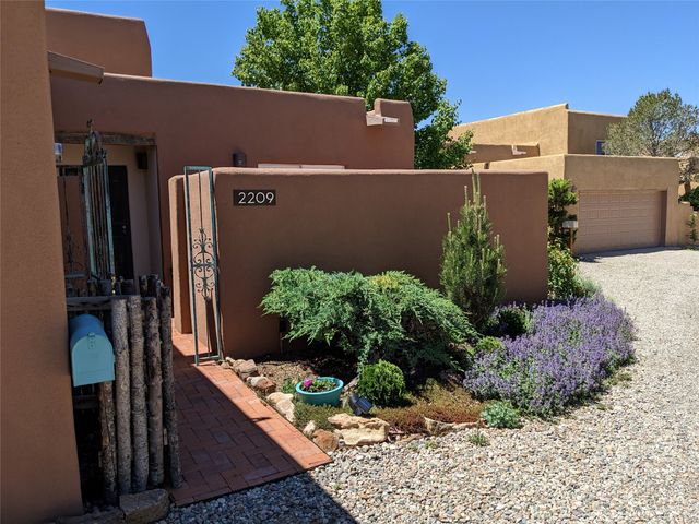2209 Paseo De Los Chamisos, Santa Fe, NM 87505