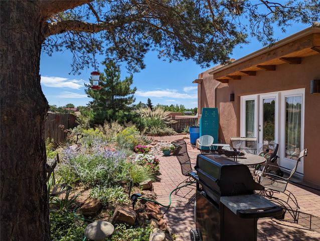 2209 Paseo De Los Chamisos, Santa Fe, NM 87505