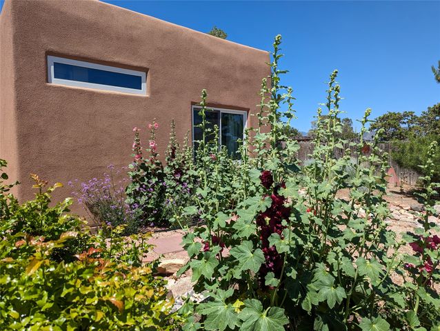 2209 Paseo De Los Chamisos, Santa Fe, NM 87505