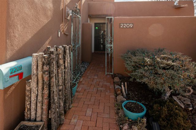 2209 Paseo De Los Chamisos, Santa Fe, NM 87505
