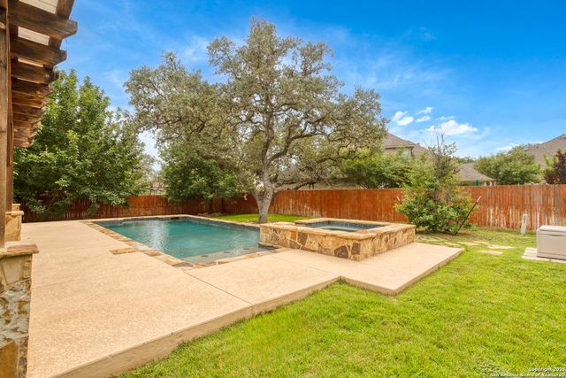 819 Steubing Oaks, San Antonio, TX 78258