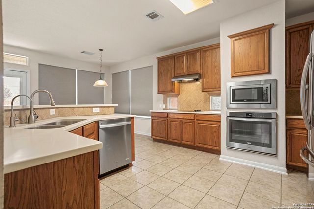 819 Steubing Oaks, San Antonio, TX 78258