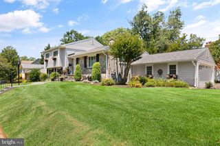 6501 STONEHAM RD, Bethesda, MD 20817