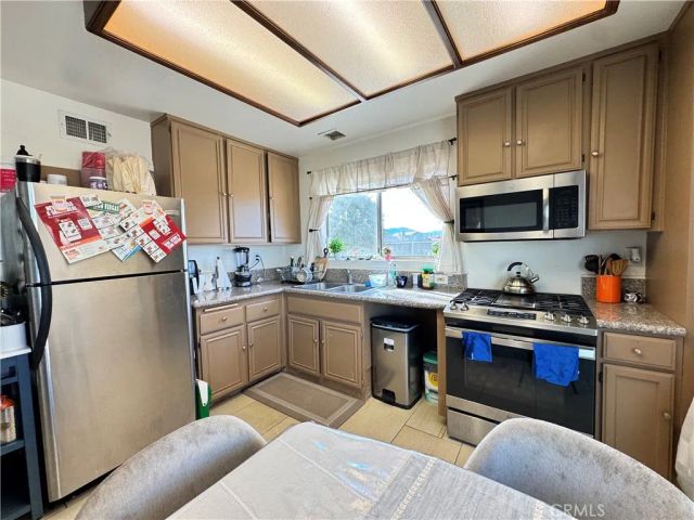 2725 Jojoba Ter, Palmdale, CA 93550