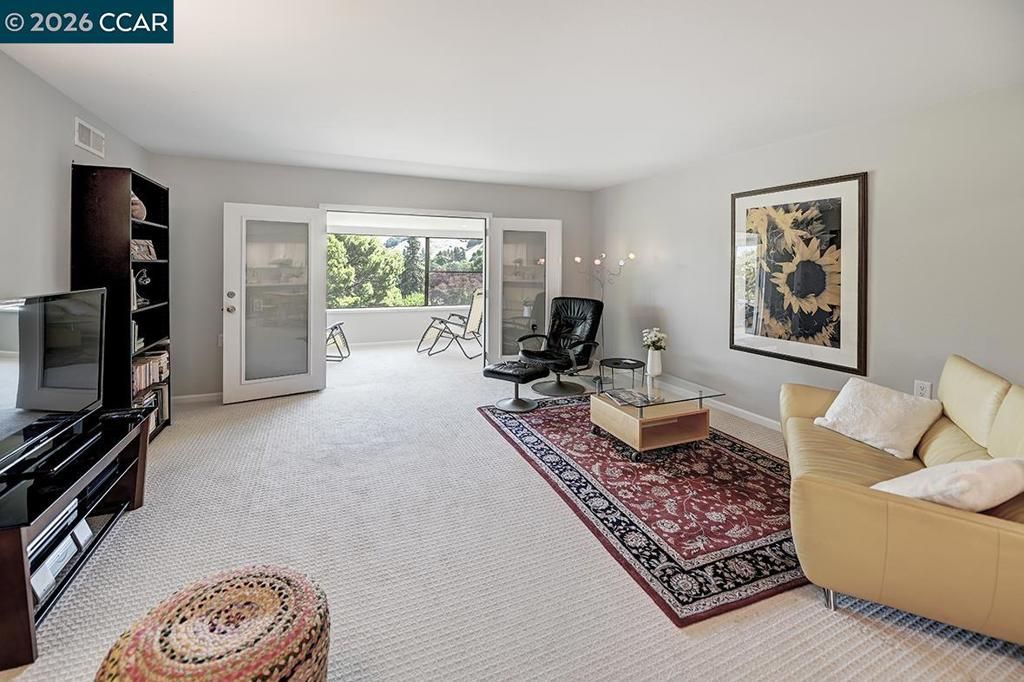 Image 10 of property listing at 1109 Canyonwood Ct 1, Walnut Creek, CA 94595