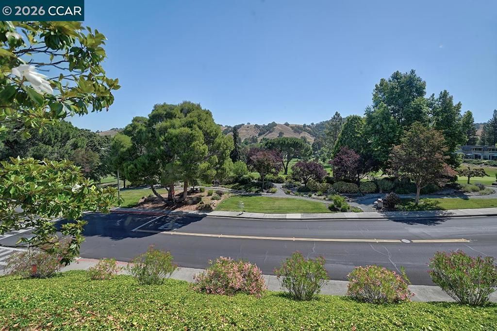 Image 13 of property listing at 1109 Canyonwood Ct 1, Walnut Creek, CA 94595