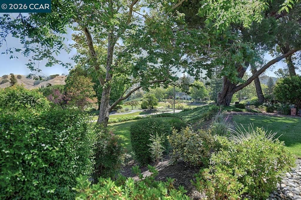 Image 2 of property listing at 1109 Canyonwood Ct 1, Walnut Creek, CA 94595