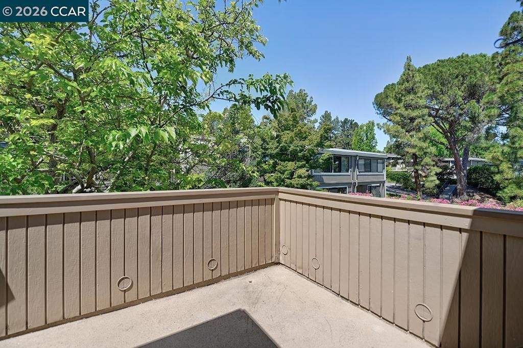 Image 3 of property listing at 1109 Canyonwood Ct 1, Walnut Creek, CA 94595