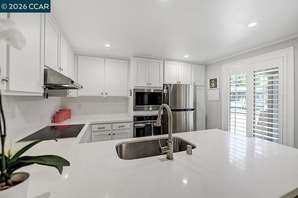 Image 6 of property listing at 1109 Canyonwood Ct 1, Walnut Creek, CA 94595