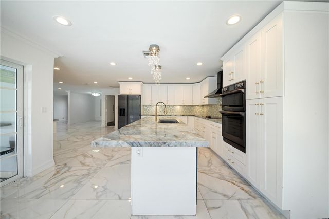 16770 Lakeview Court, Weston, FL 33326