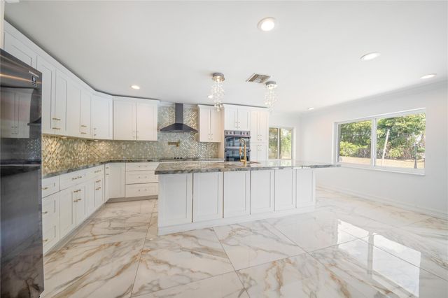 16770 Lakeview Court, Weston, FL 33326