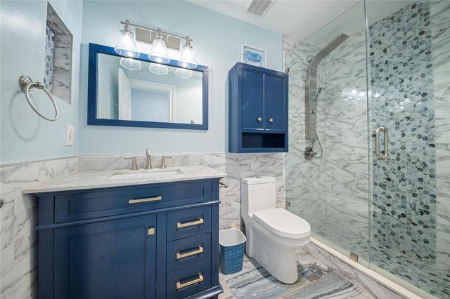 16770 Lakeview Court, Weston, FL 33326