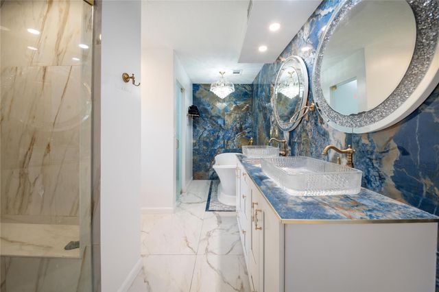 16770 Lakeview Court, Weston, FL 33326