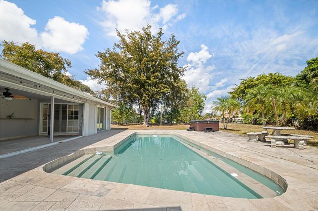 16770 Lakeview Court, Weston, FL 33326