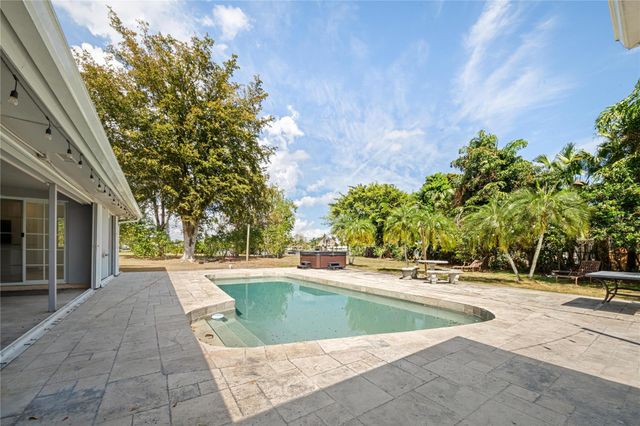 16770 Lakeview Court, Weston, FL 33326