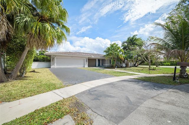 16770 Lakeview Court, Weston, FL 33326