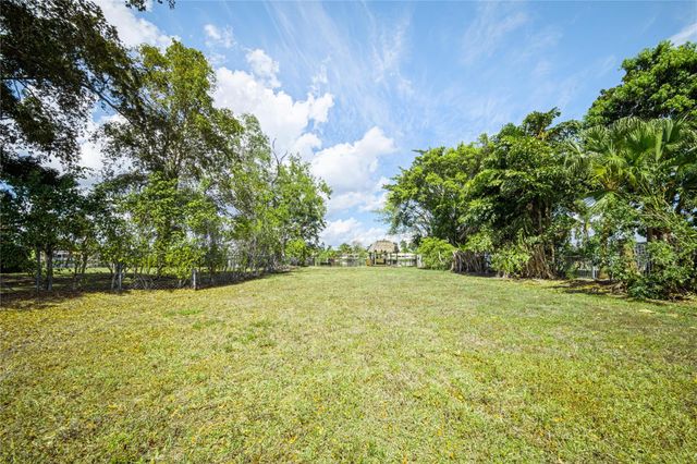 16770 Lakeview Court, Weston, FL 33326