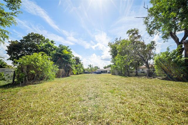 16770 Lakeview Court, Weston, FL 33326
