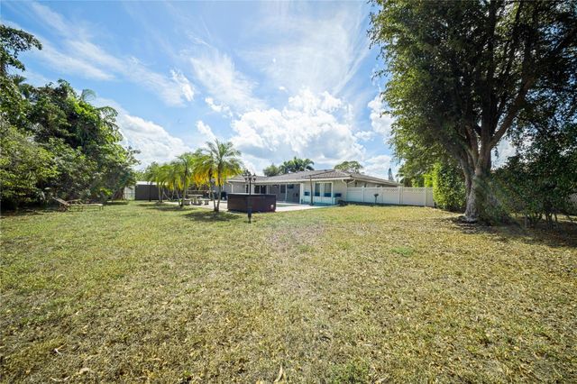 16770 Lakeview Court, Weston, FL 33326