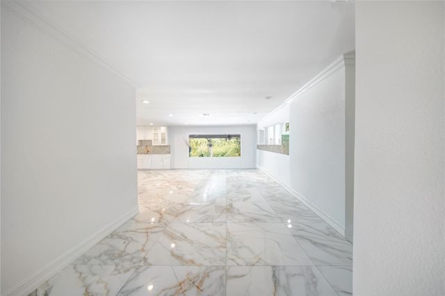 16770 Lakeview Court, Weston, FL 33326