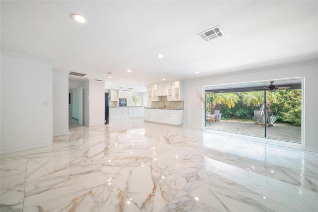 16770 Lakeview Court, Weston, FL 33326