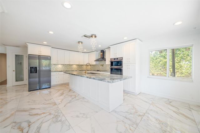 16770 Lakeview Court, Weston, FL 33326