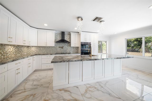 16770 Lakeview Court, Weston, FL 33326