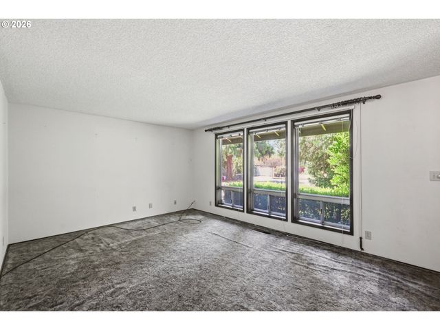 2995 CAMROSE St, Eugene, OR 97404