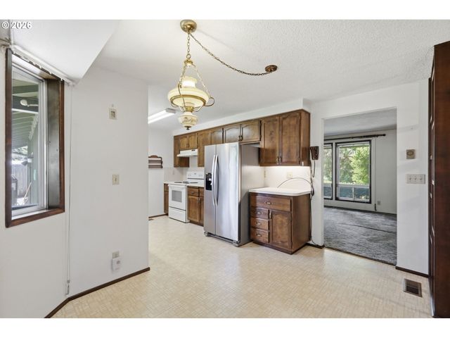 2995 CAMROSE St, Eugene, OR 97404