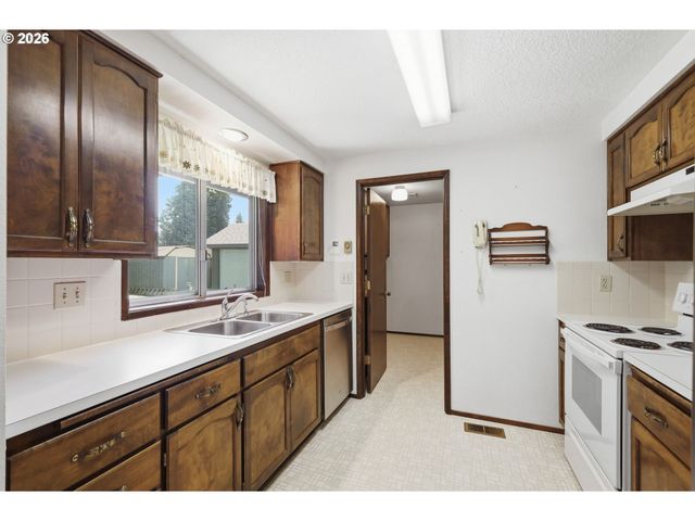 2995 CAMROSE St, Eugene, OR 97404