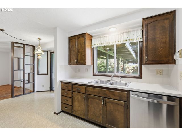 2995 CAMROSE St, Eugene, OR 97404