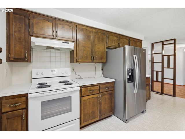 2995 CAMROSE St, Eugene, OR 97404