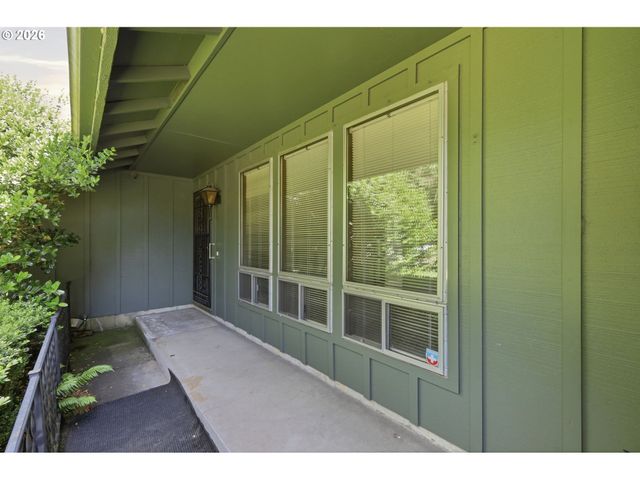 2995 CAMROSE St, Eugene, OR 97404