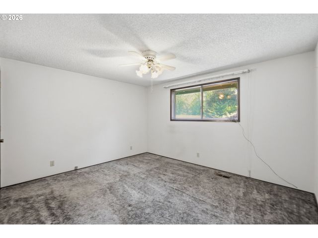 2995 CAMROSE St, Eugene, OR 97404