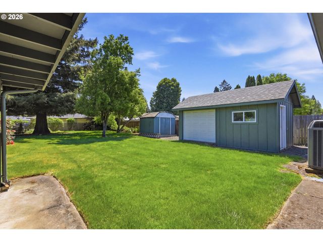 2995 CAMROSE St, Eugene, OR 97404