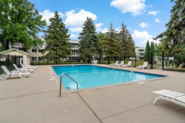 132 Demont Avenue E 325, Little Canada, MN 55117